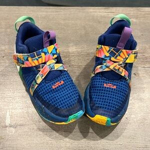Nike LeBron Witness 7 Low Kaleidoscope - DQ8647-400